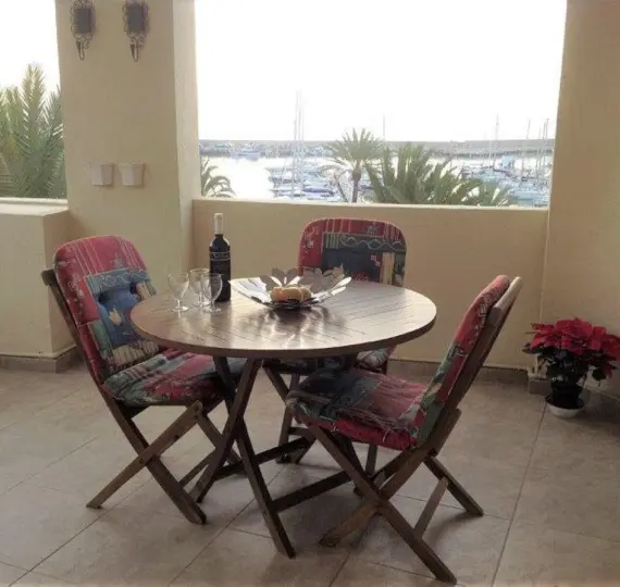 Short-term rent of middle floor apartment in Estepona