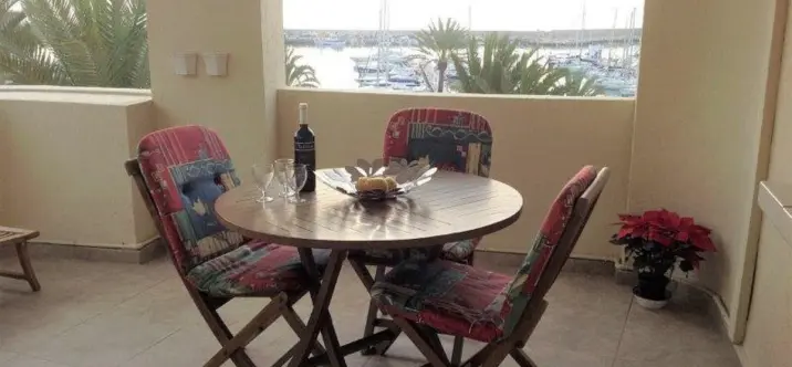 Short-term rent of middle floor apartment in Estepona 2