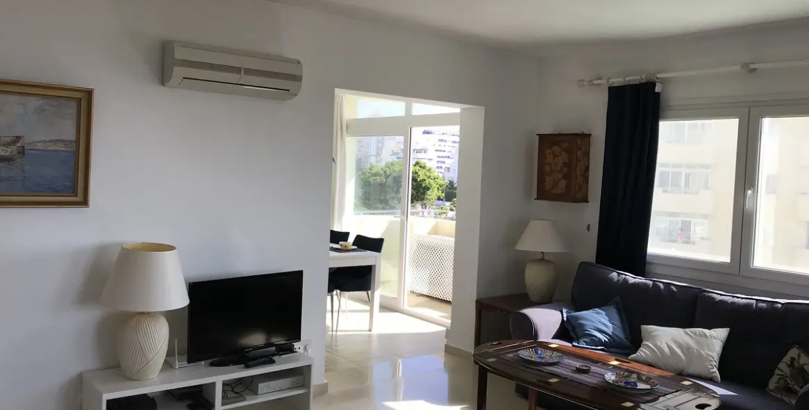Short-term rent of middle floor apartment in Estepona 4