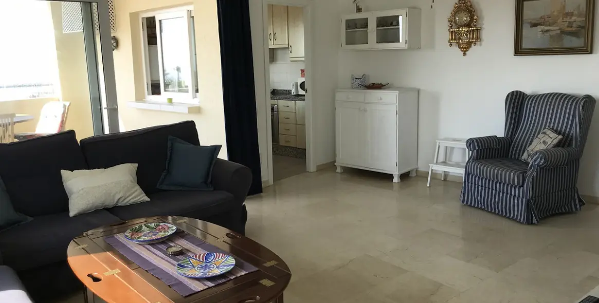 Short-term rent of middle floor apartment in Estepona 8