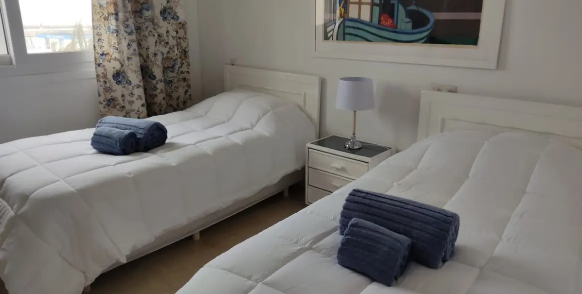 Short-term rent of middle floor apartment in Estepona 9