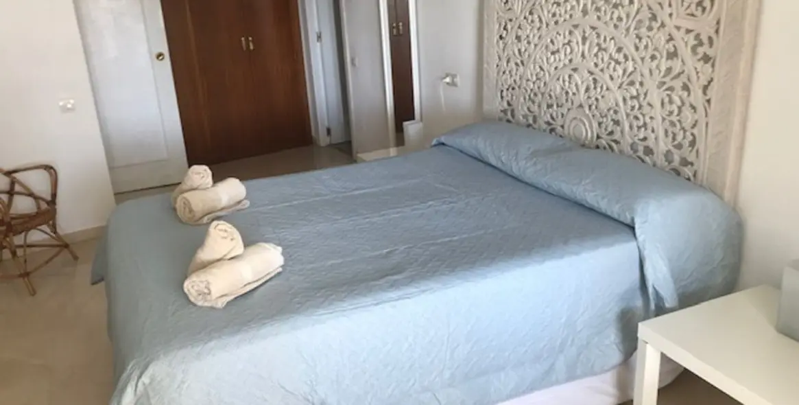 Short-term rent of middle floor apartment in Estepona 10