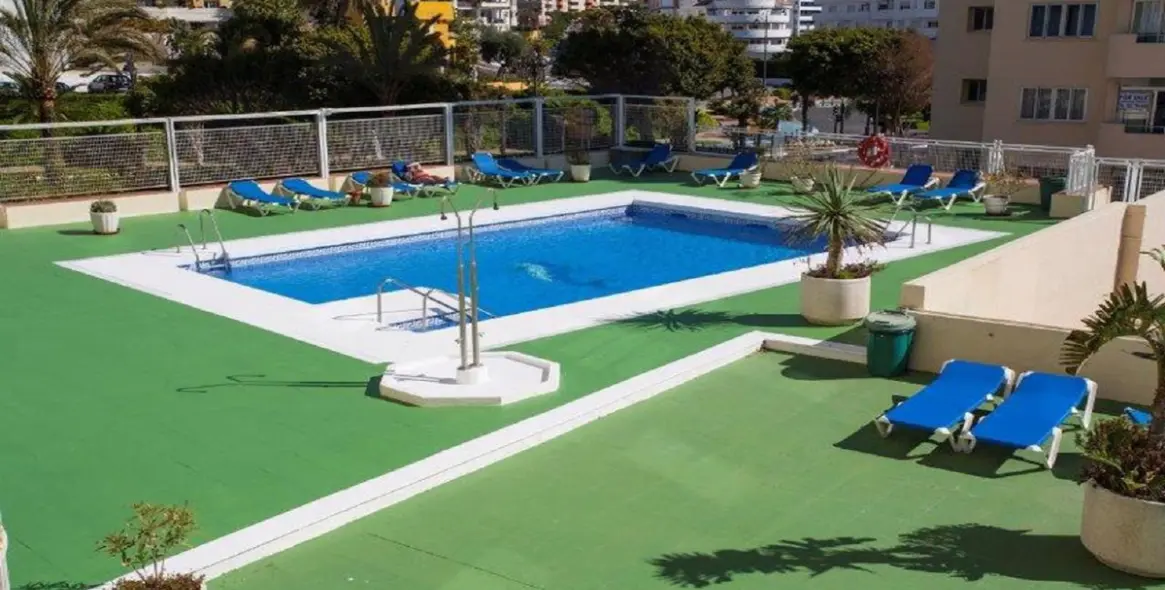 Short-term rent of middle floor apartment in Estepona 12
