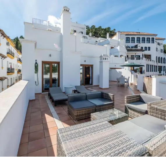 Short-term rent of middle floor apartment in Benahavís