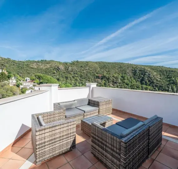 Short-term rent of middle floor apartment in Benahavís