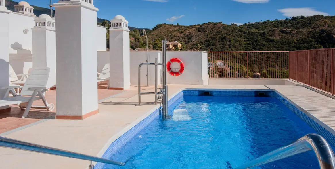 Short-term rent of middle floor apartment in Benahavís 7