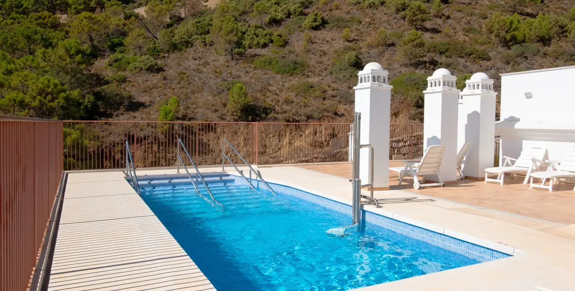 Short-term rent of middle floor apartment in Benahavís 8