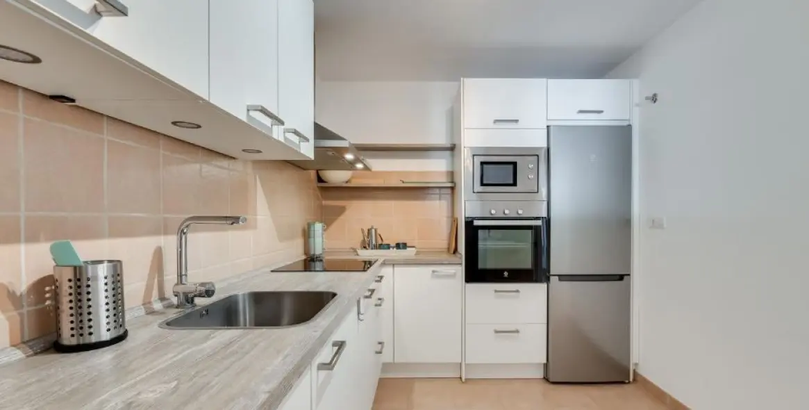 Short-term rent of middle floor apartment in Benahavís 19