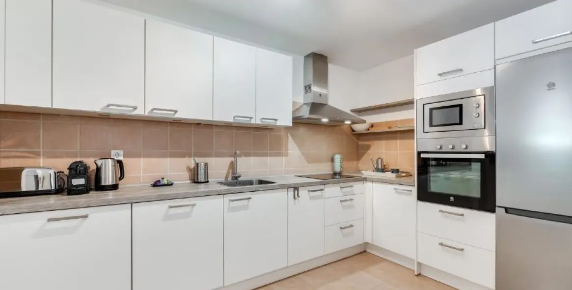 Short-term rent of middle floor apartment in Benahavís 21