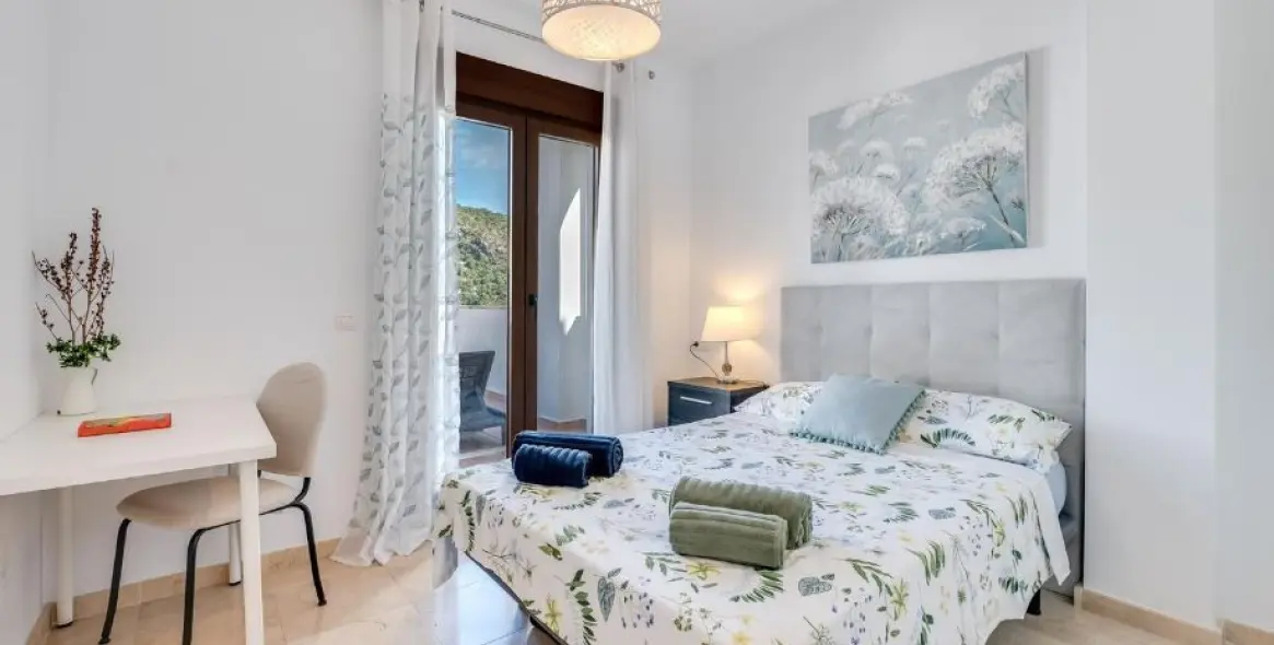 Short-term rent of middle floor apartment in Benahavís 23