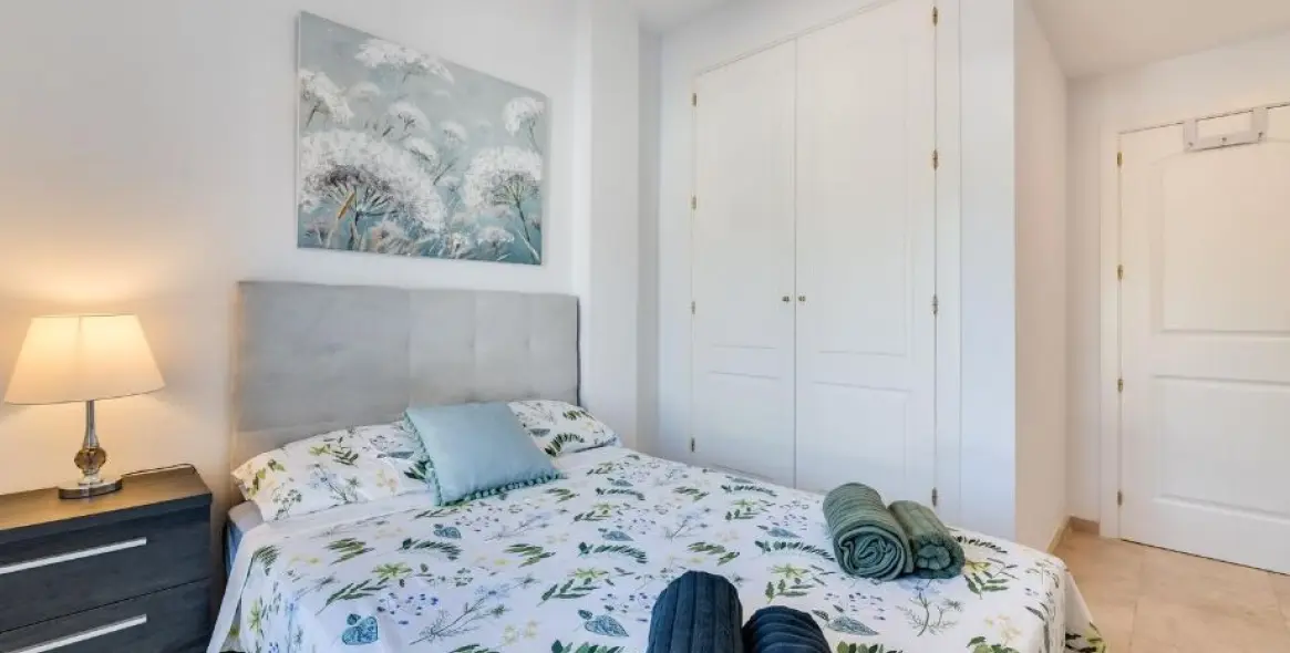 Short-term rent of middle floor apartment in Benahavís 26