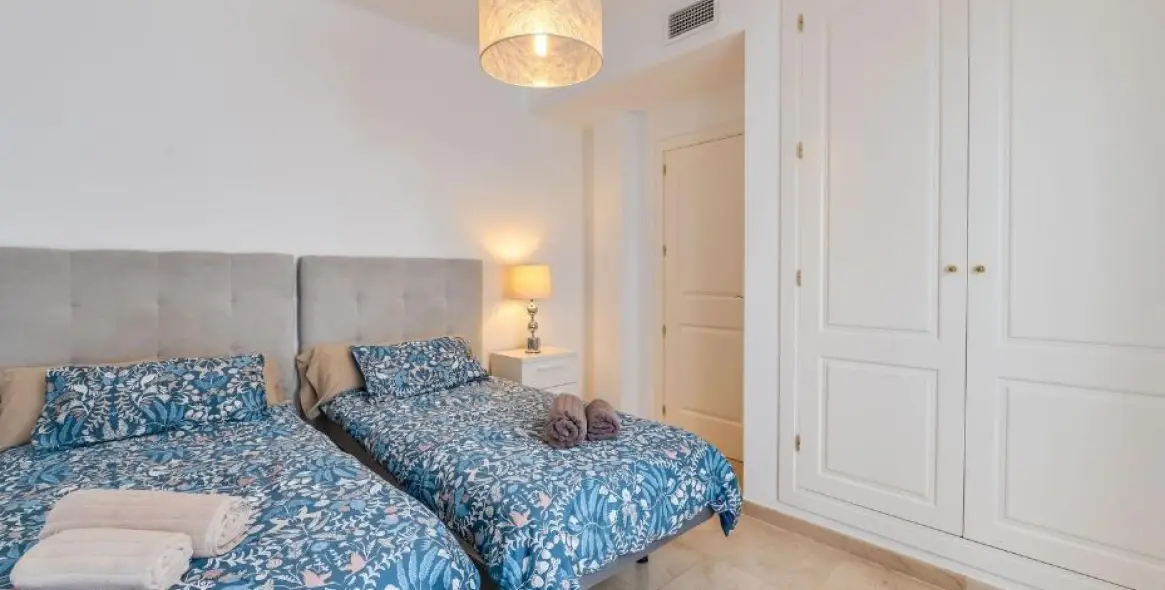 Short-term rent of middle floor apartment in Benahavís 28