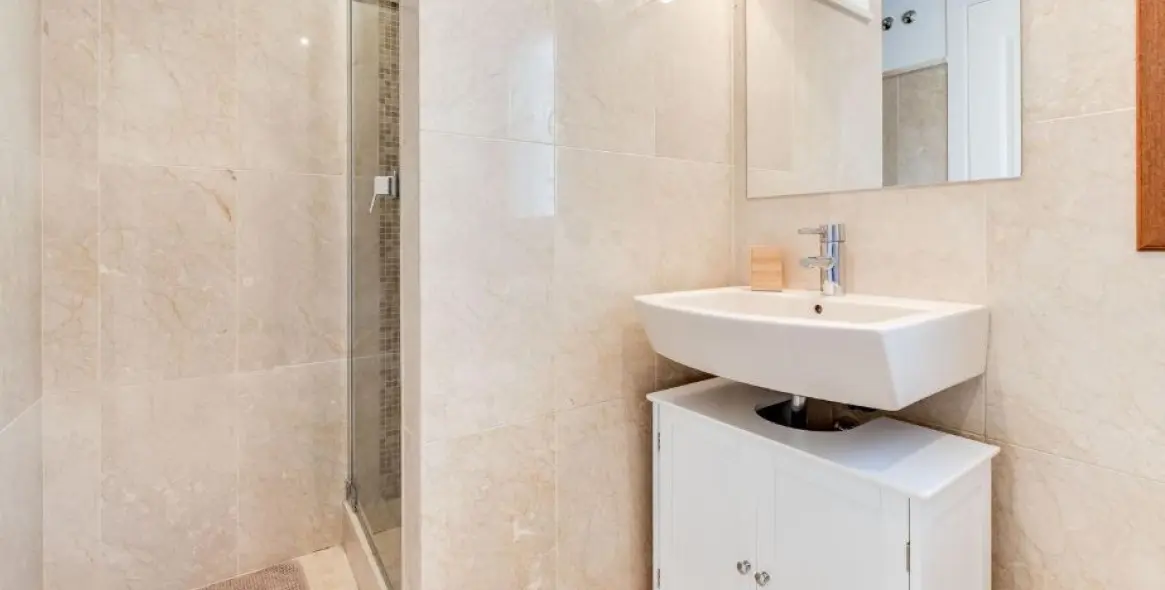 Short-term rent of middle floor apartment in Benahavís 34