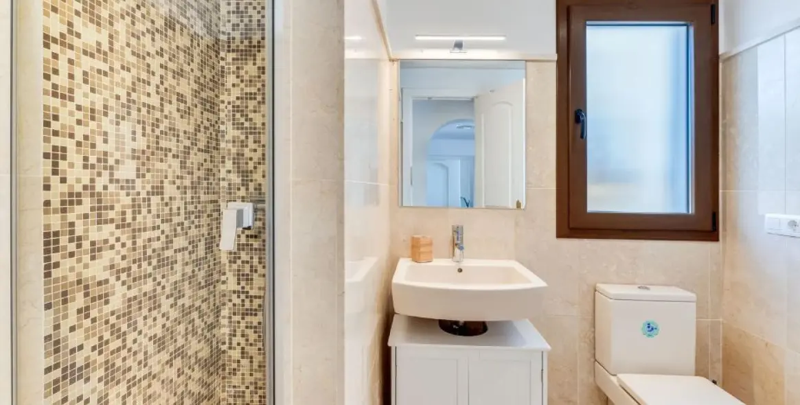 Short-term rent of middle floor apartment in Benahavís 37