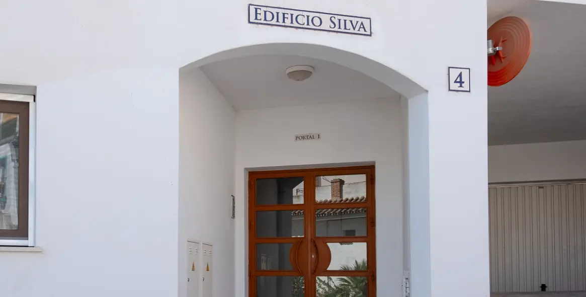 Short-term rent of middle floor apartment in Benahavís 38