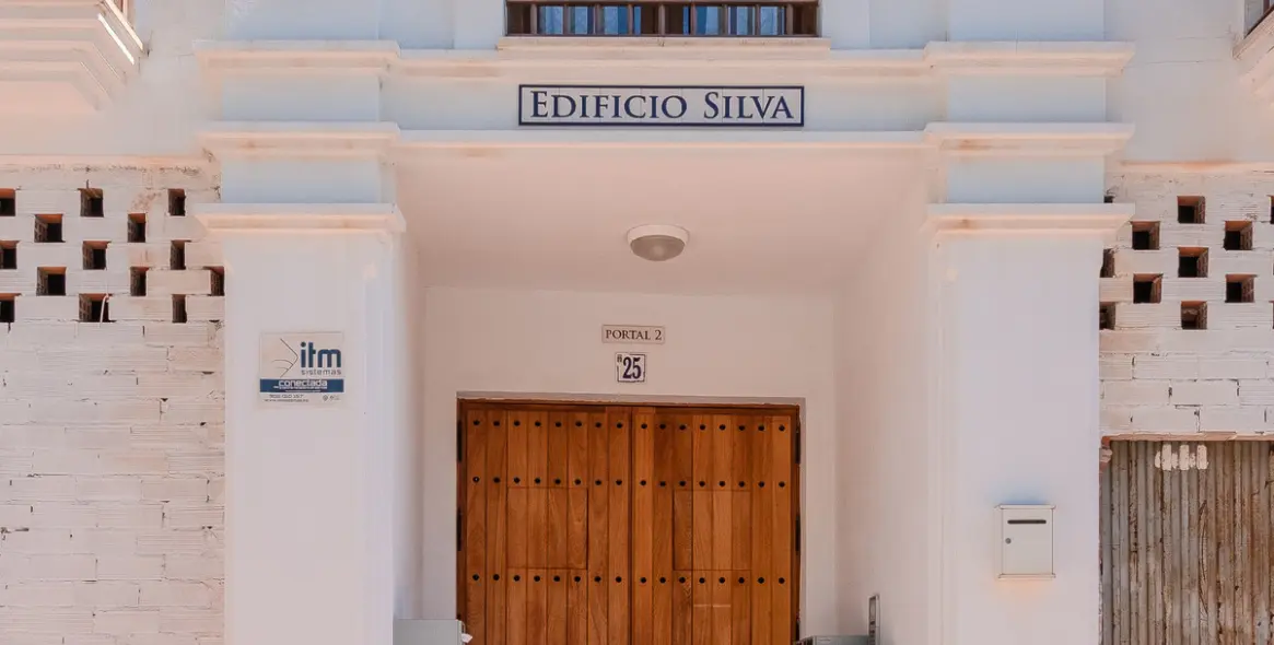 Short-term rent of middle floor apartment in Benahavís 39