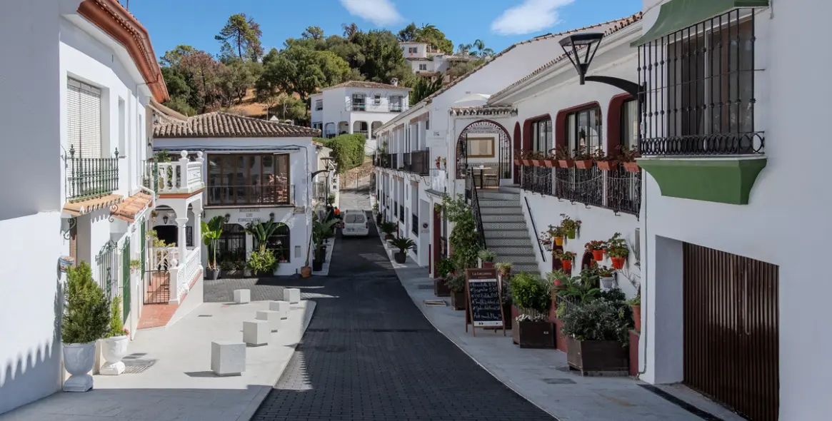 Short-term rent of middle floor apartment in Benahavís 42