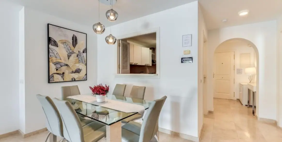 Short-term rent of middle floor apartment in Benahavís 18