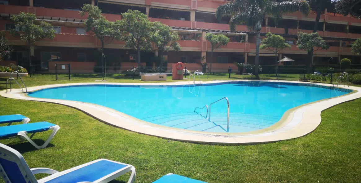 Short-term rent of ground floor apartment in Elviria 1