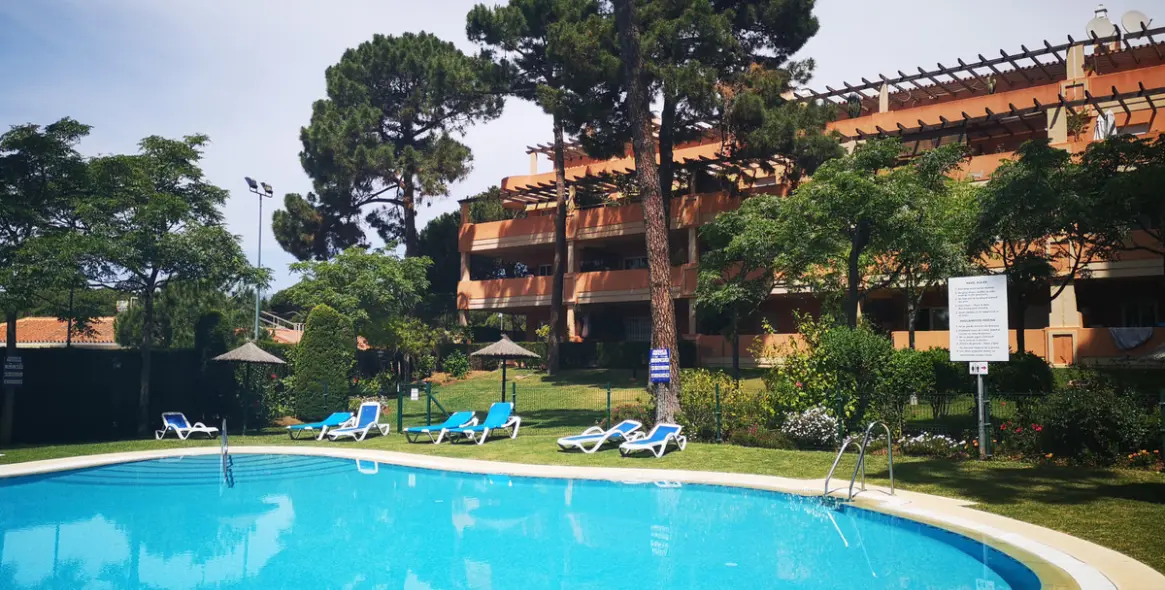 Short-term rent of ground floor apartment in Elviria 2