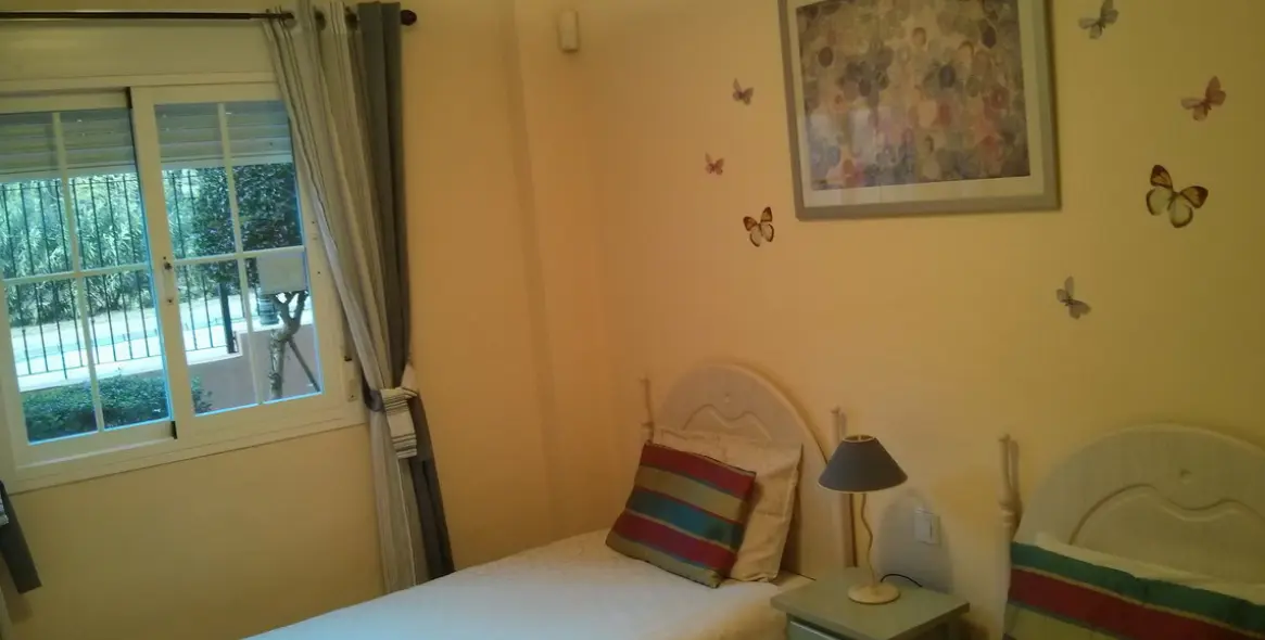 Short-term rent of ground floor apartment in Elviria 10