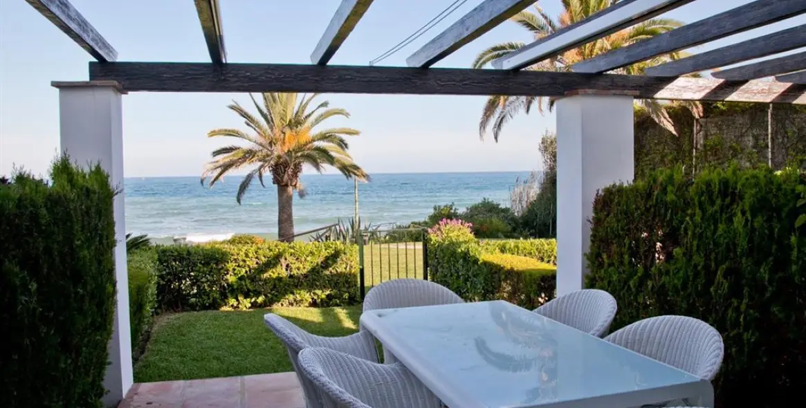 Short-term rent of townhouse in Estepona 2