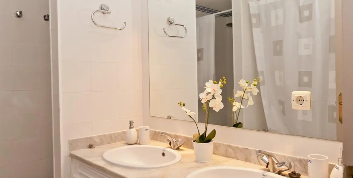 Short-term rent of townhouse in Estepona 11