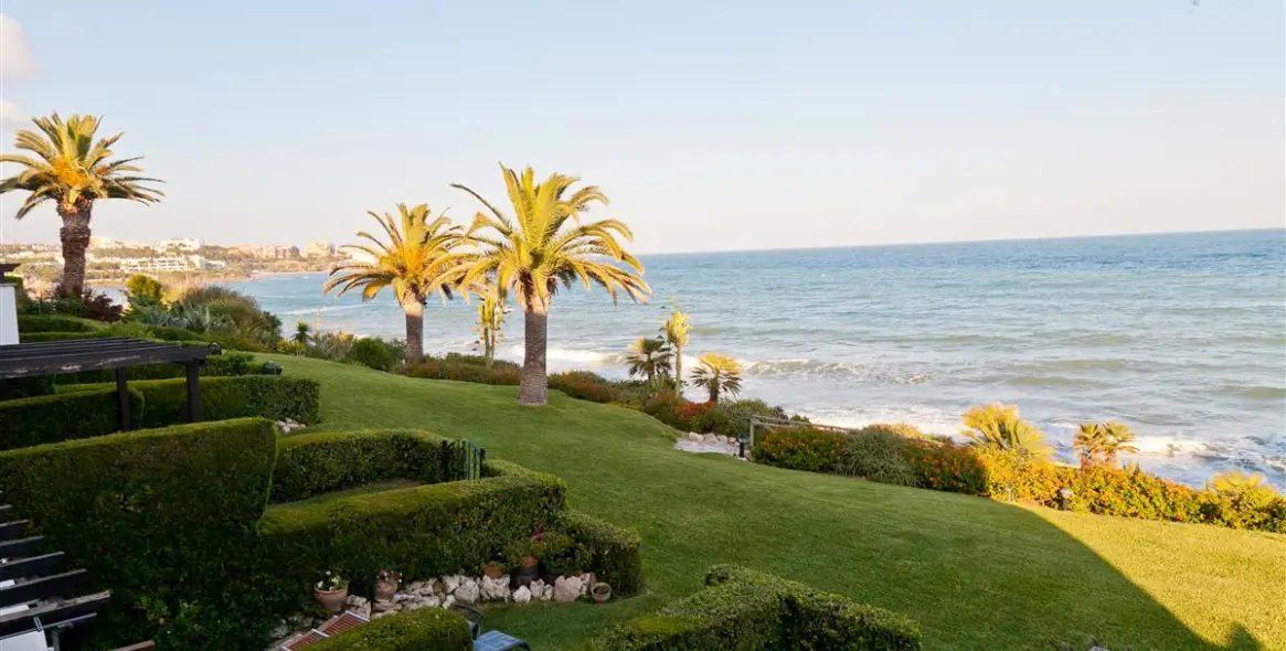 Short-term rent of townhouse in Estepona 17