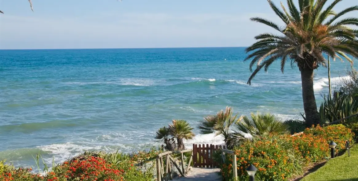 Short-term rent of townhouse in Estepona 23