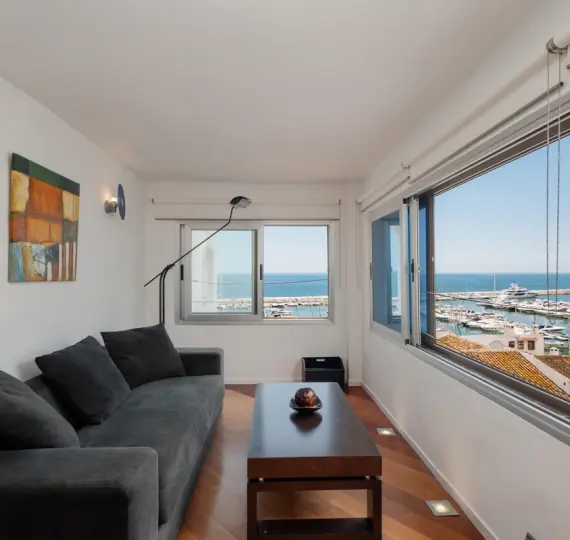 Long-term rent of penthouse in Puerto Banús