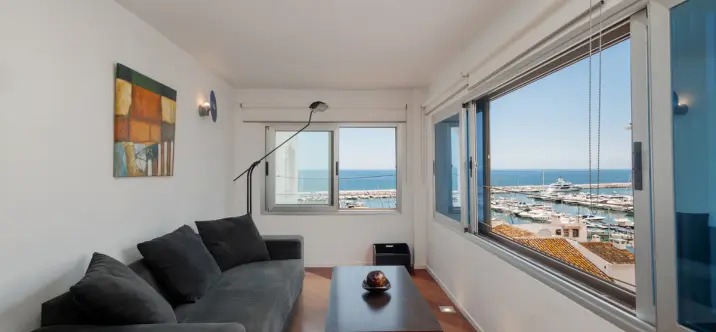 Long-term rent of penthouse in Puerto Banús 1