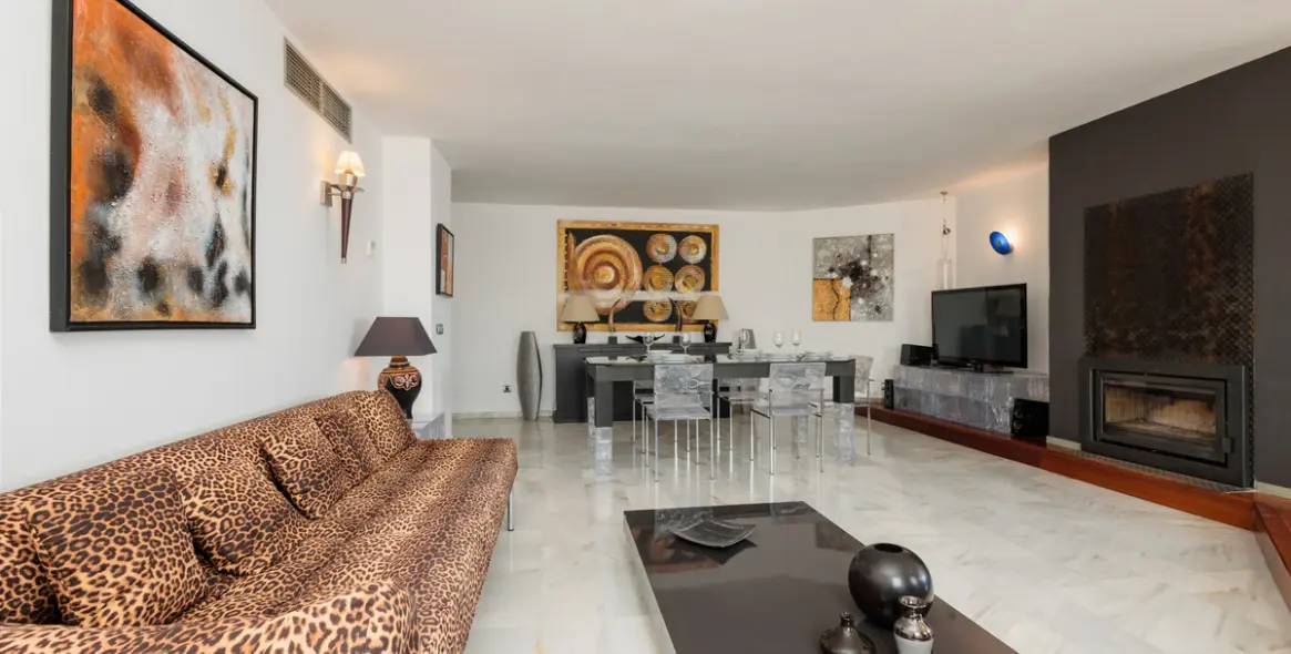 Long-term rent of penthouse in Puerto Banús 5