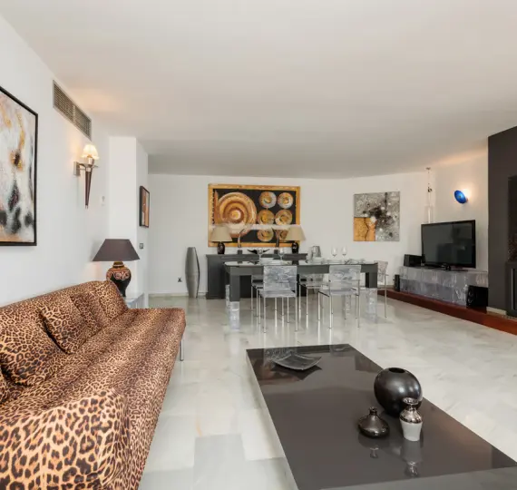 Long-term rent of penthouse in Puerto Banús