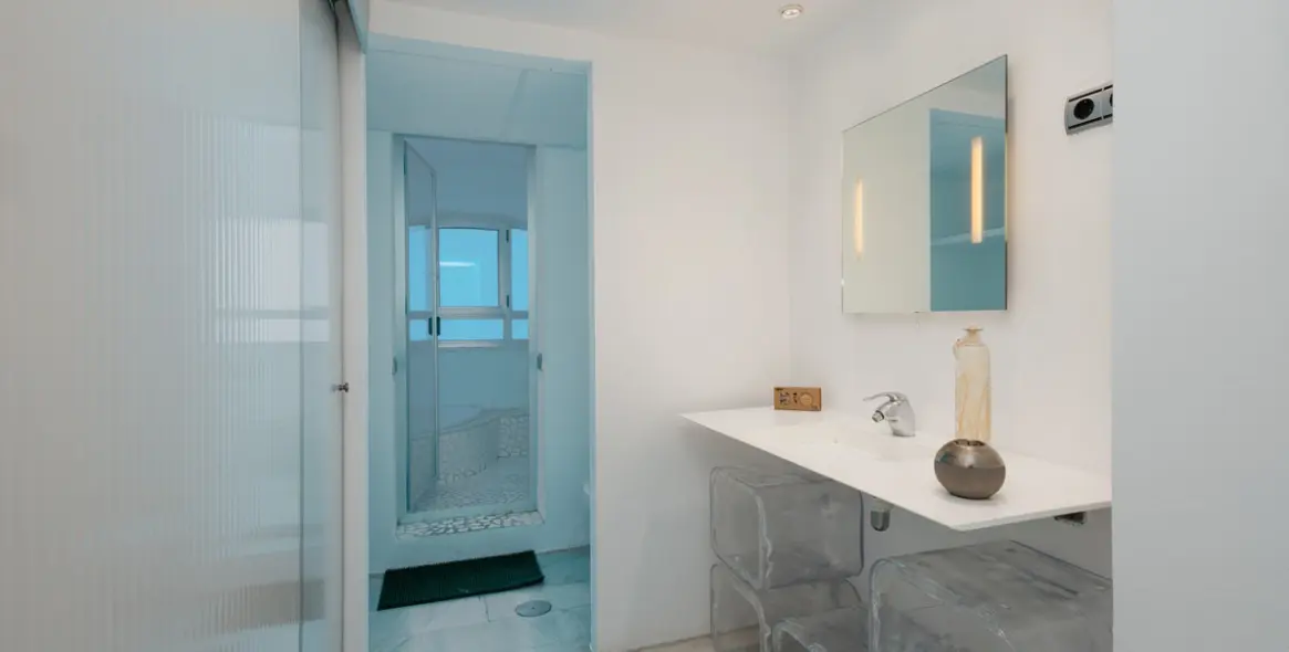 Long-term rent of penthouse in Puerto Banús 13