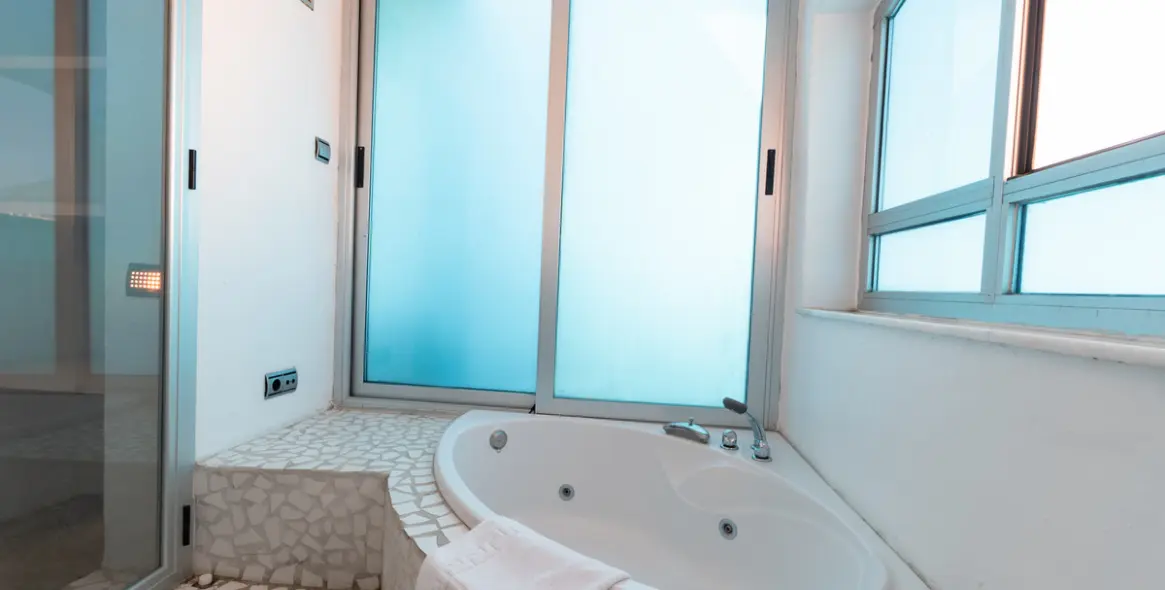 Long-term rent of penthouse in Puerto Banús 15