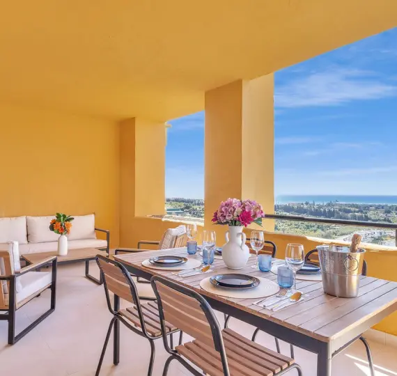 Short-term rent of middle floor apartment in Estepona