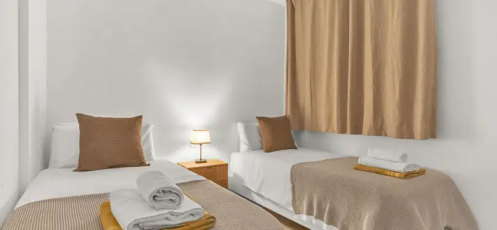 Short-term rent of middle floor apartment in Estepona 1