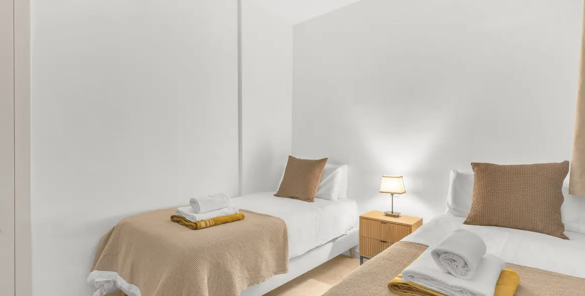 Краткосрочная аренда апартаментов на среднем этаже в Estepona 4