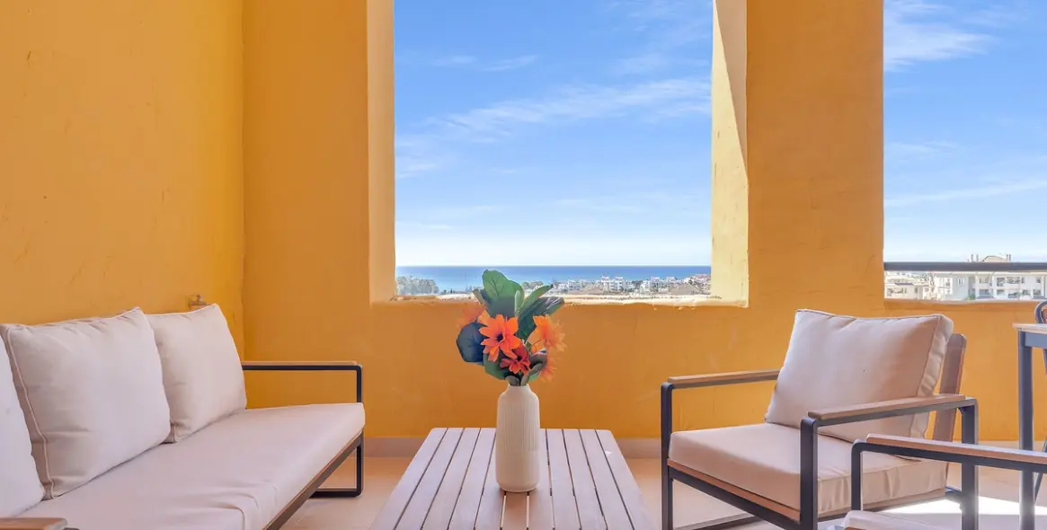 Short-term rent of middle floor apartment in Estepona 22