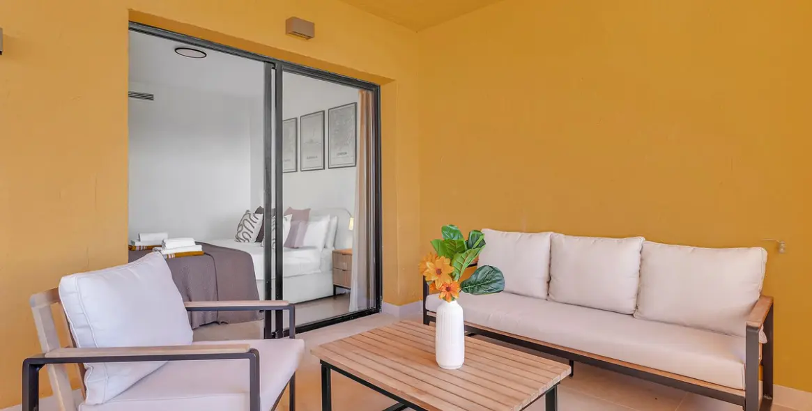 Short-term rent of middle floor apartment in Estepona 24