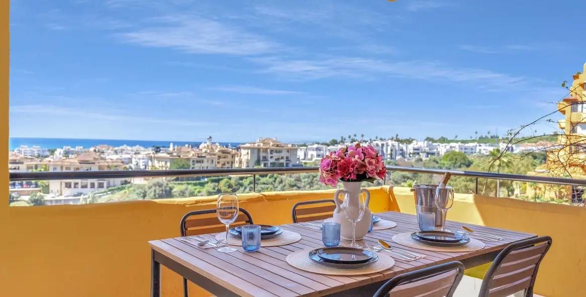 Short-term rent of middle floor apartment in Estepona 26