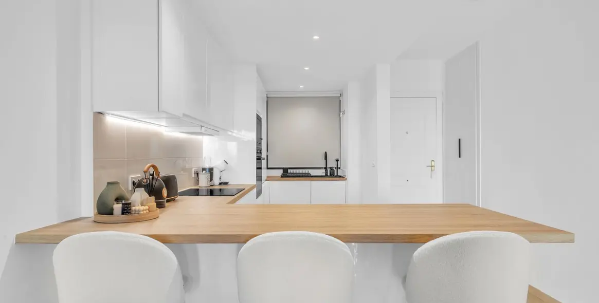 Short-term rent of middle floor apartment in Estepona 33