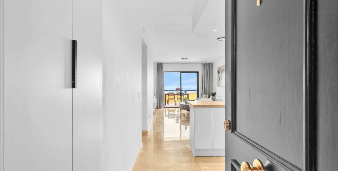 Short-term rent of middle floor apartment in Estepona 38