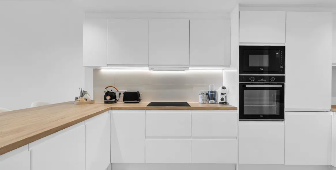 Short-term rent of middle floor apartment in Estepona 40