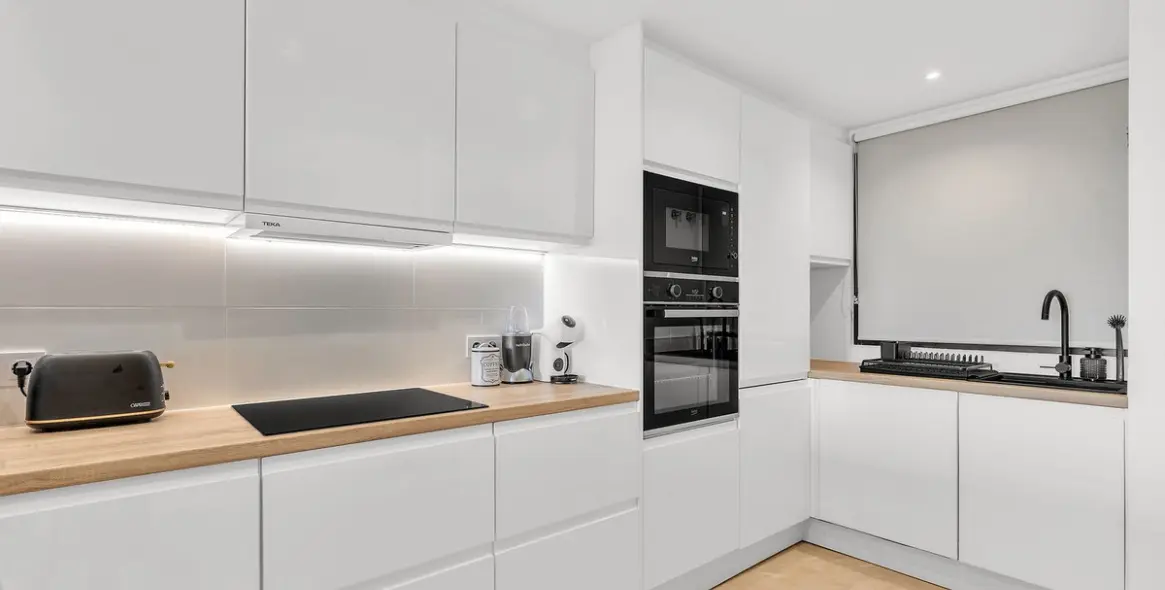 Short-term rent of middle floor apartment in Estepona 41