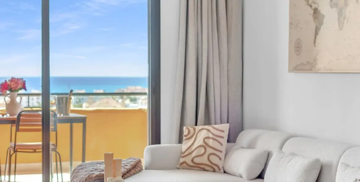 Short-term rent of middle floor apartment in Estepona 44