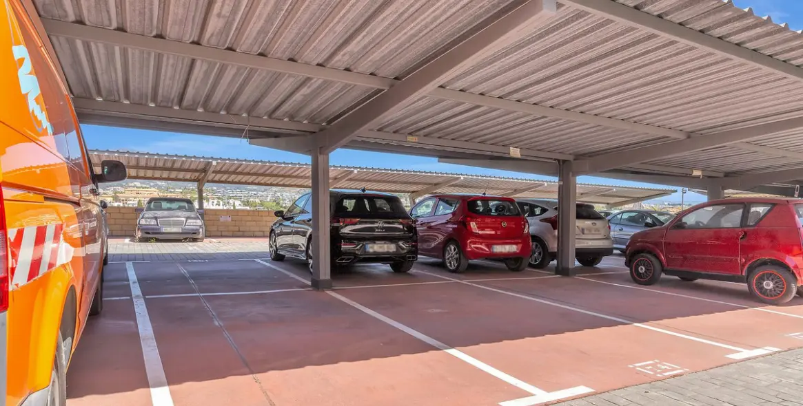 Short-term rent of middle floor apartment in Estepona 50