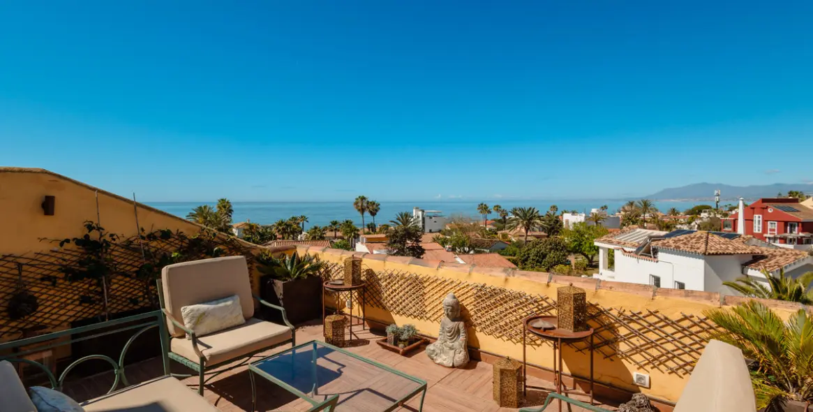 Long-term rent of penthouse duplex in Costabella 1