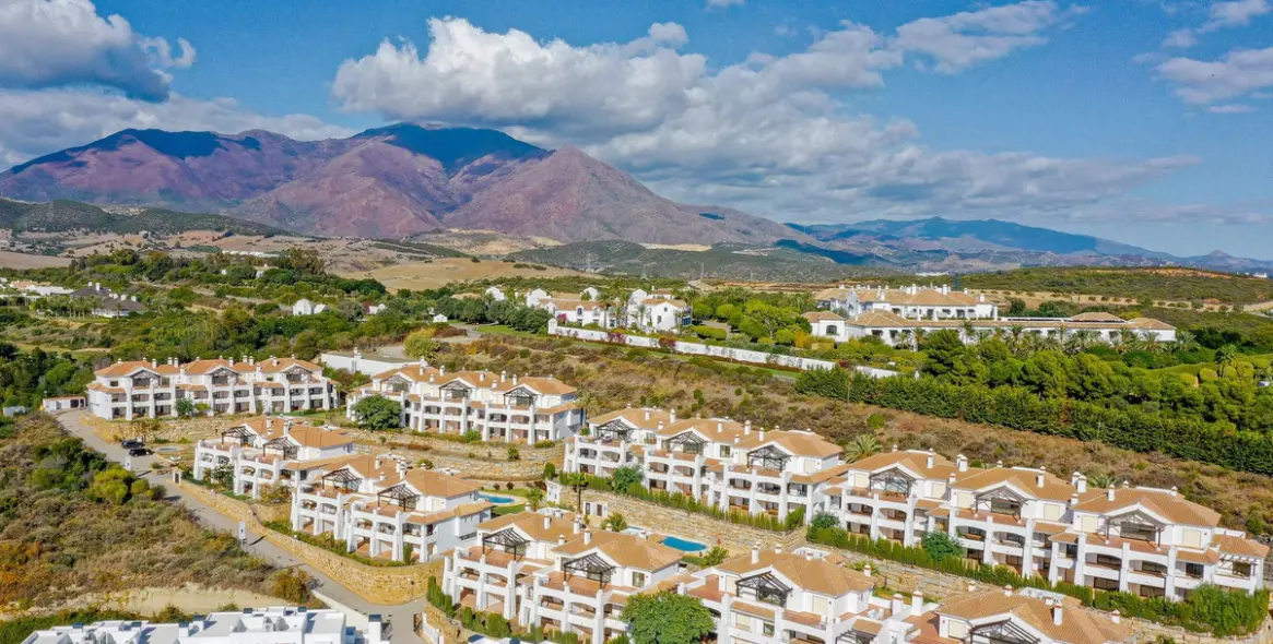 Short-term rent of middle floor apartment in Casares Playa 3