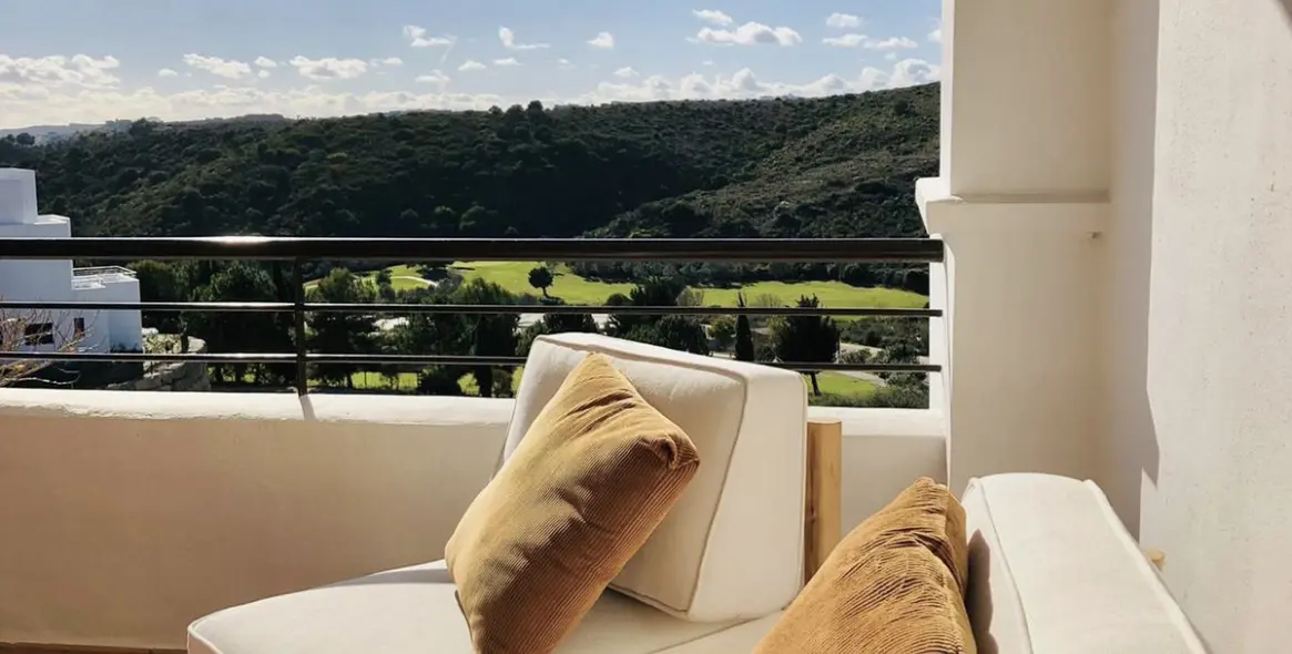 Short-term rent of middle floor apartment in Casares Playa 5
